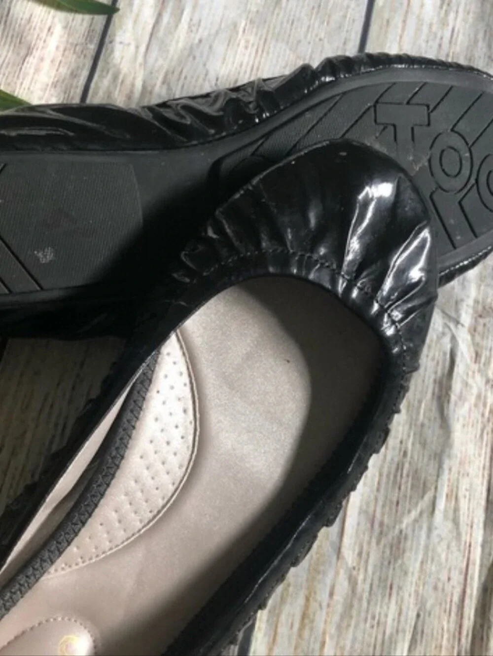 ME TOO Laurel Black Patent Leather Ballerina Flats Flexible Round Toe Size 8.5